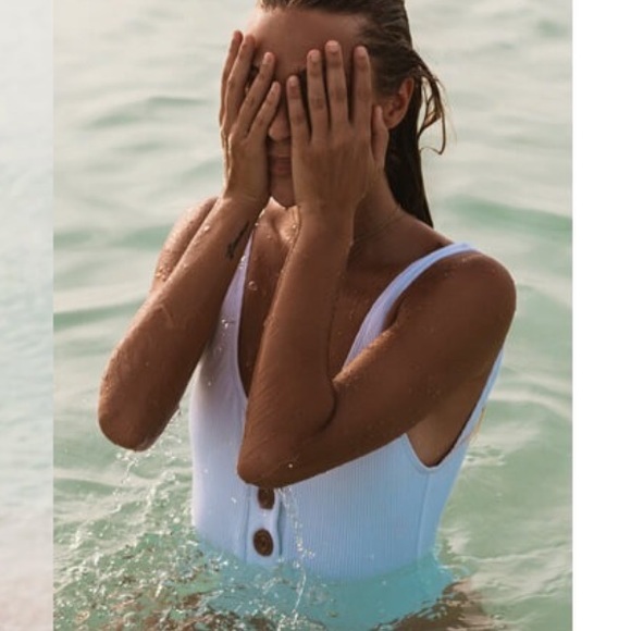 🔥🔥BILLABONG - SKIES ONE PIECE🔥🔥 - Picture 2 of 9